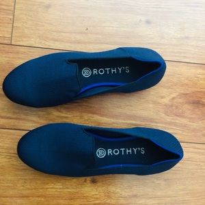 Roth’s shoes - size 8.5 navy blue